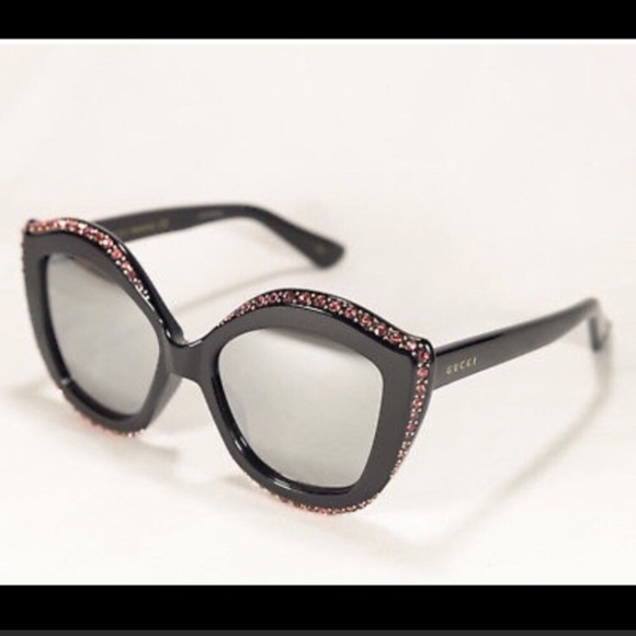 Holiday SALE 🎁 🔥Gucci cat eye rhinestone sunglasses🔥